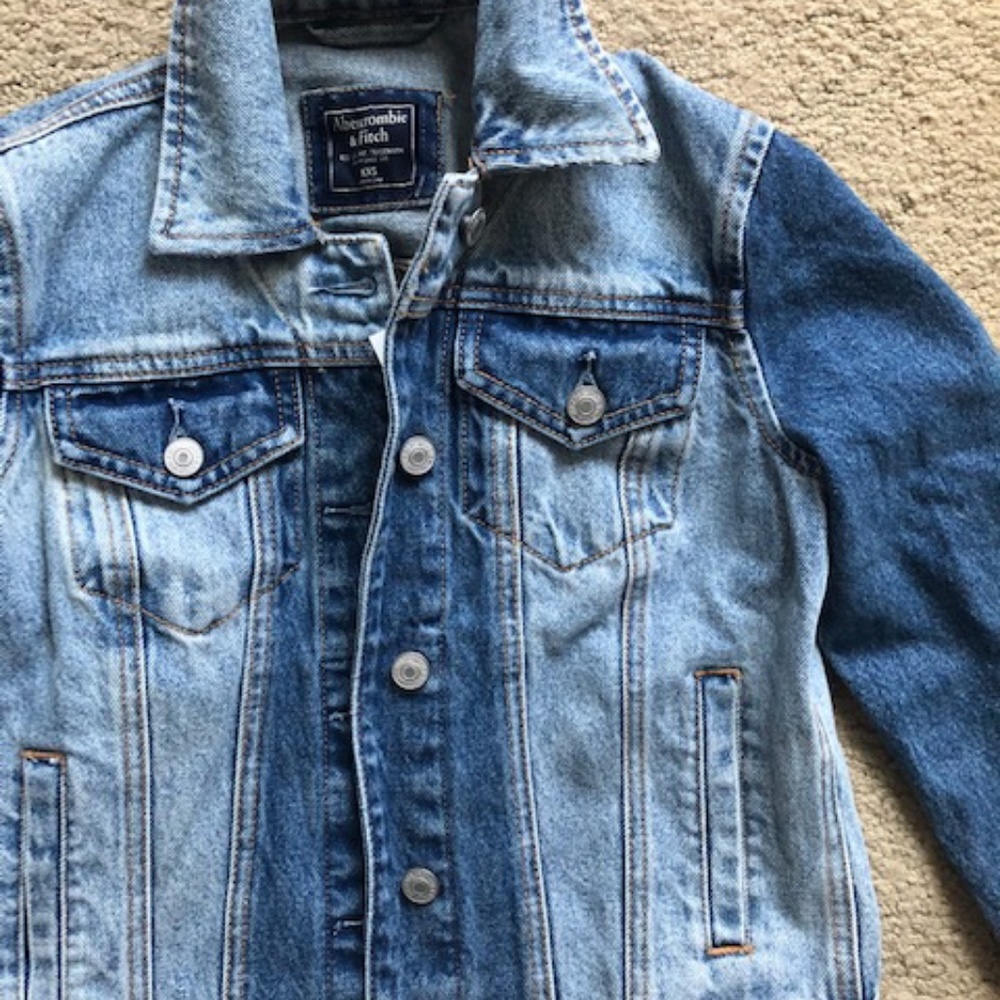 Unique Jean Jacket! - Picture 3 of 4